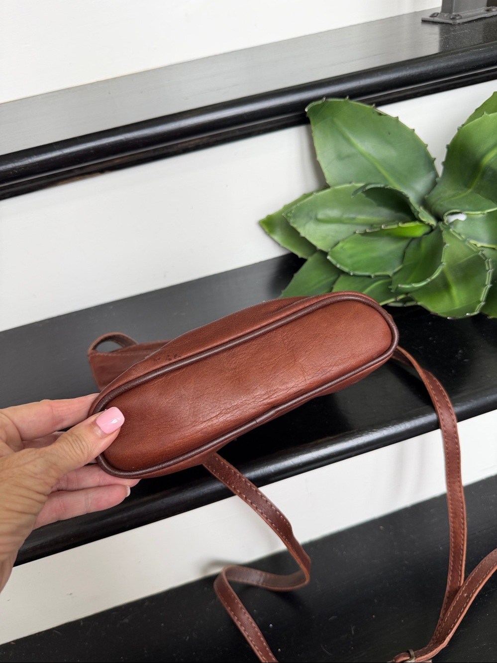 Vintage Italian genuine leather crossbody purse brown minimalist shoulder bag - Picture 7 of 9